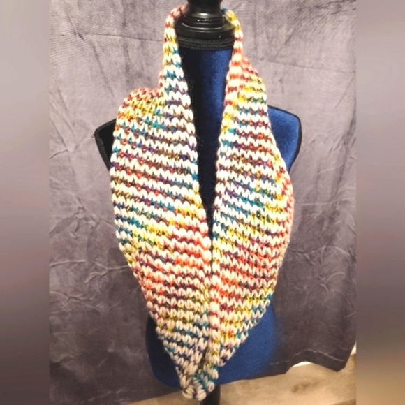 🌀🆕Chunky Infinity Scarf - Picture 2 of 4